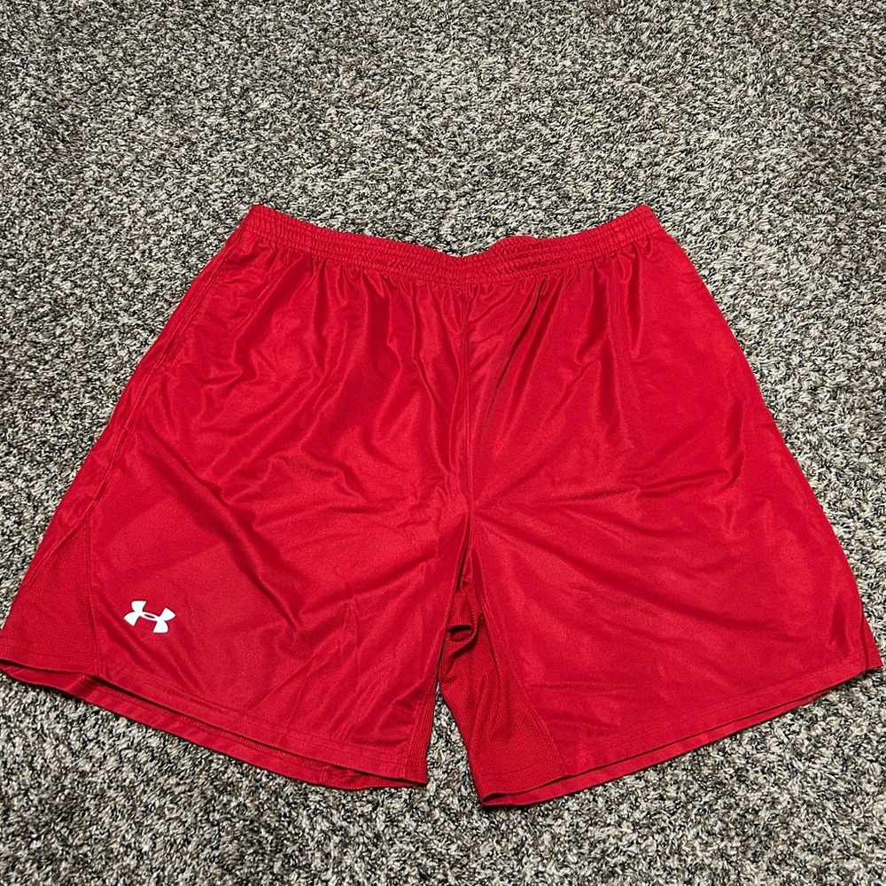 Under Armour 2XL men's athletic shorts Red